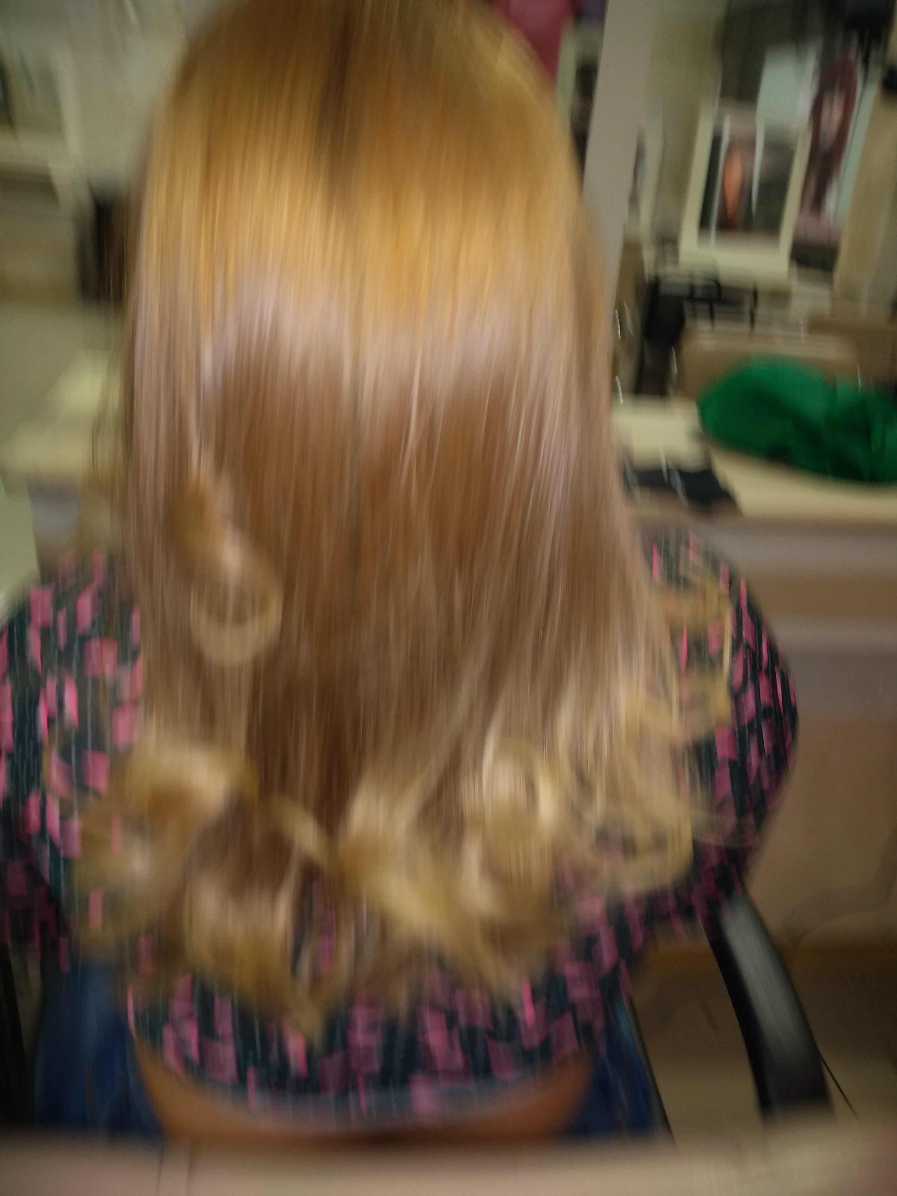 Corte  escova modelada . cabelo auxiliar cabeleireiro(a)