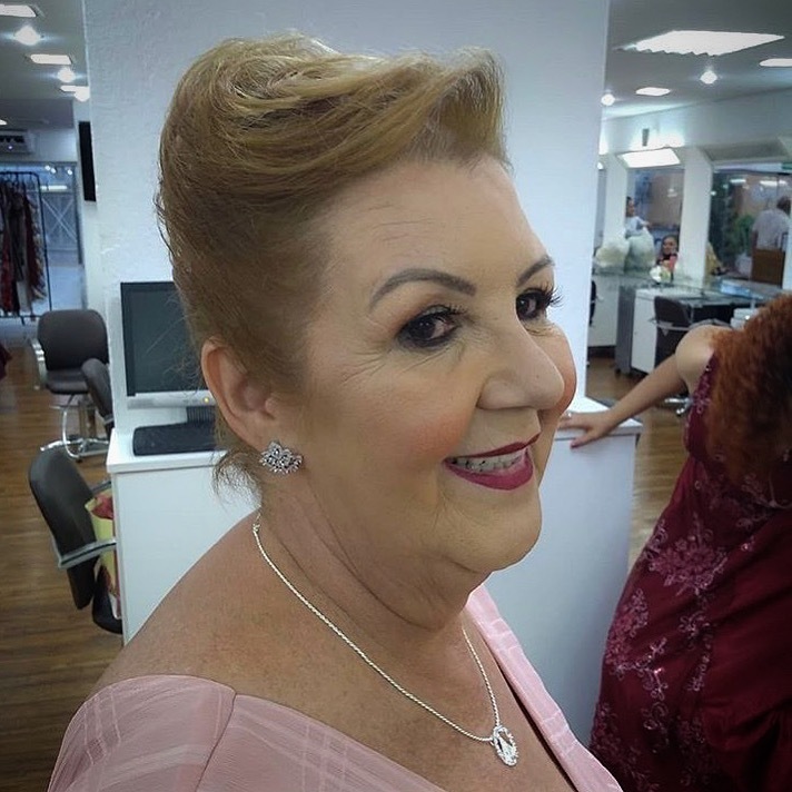 Maquiagem para casamento 

Mãe do Noivo  maquiagem cabeleireiro(a) designer de sobrancelhas maquiador(a)
