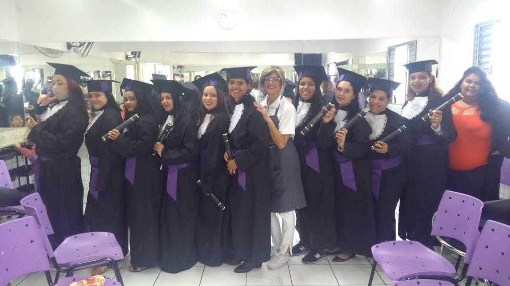 Formatura unha manicure e pedicure estudante (designer sobrancelha)