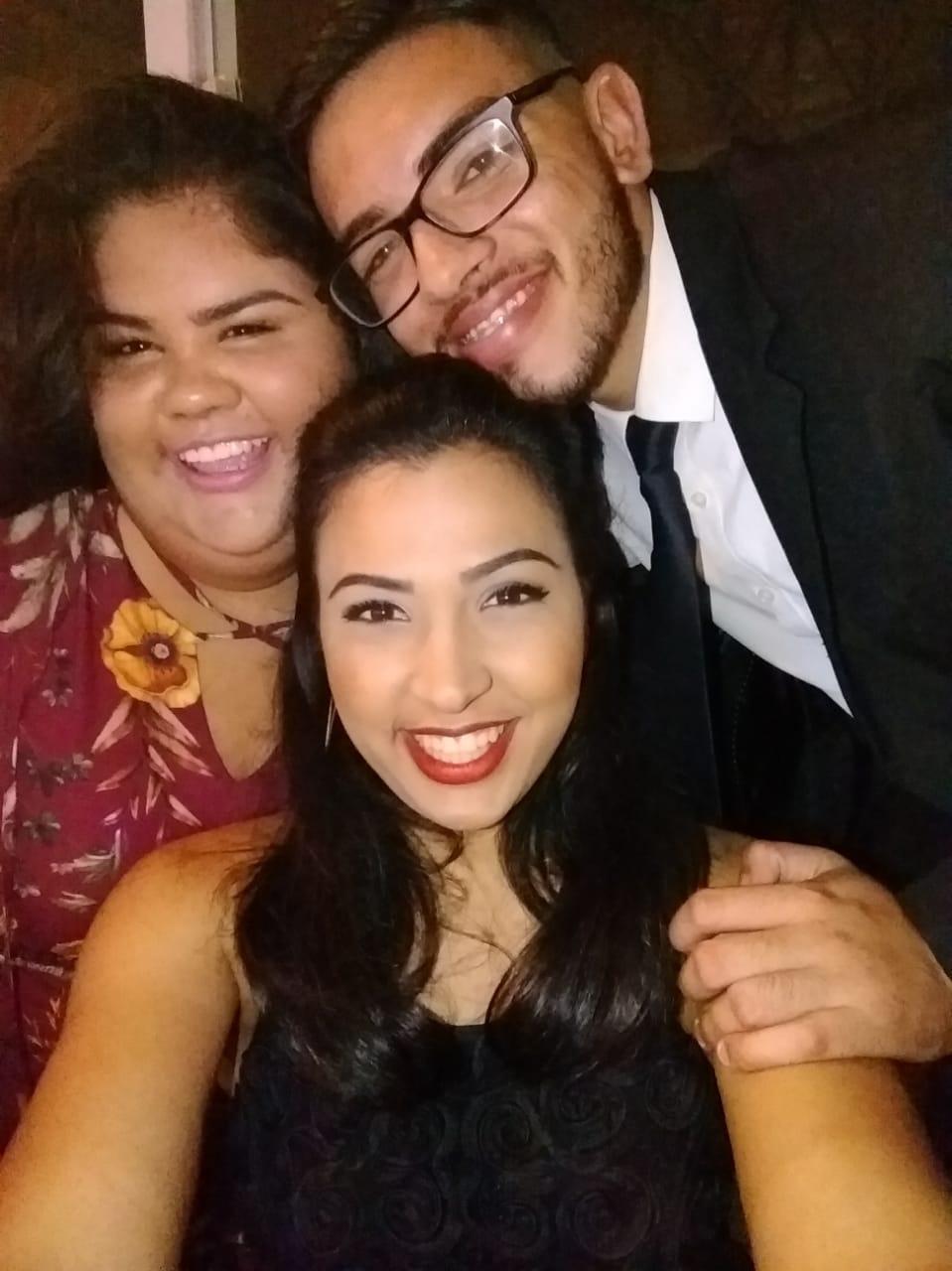 Bianca e família unha manicure e pedicure estudante (designer sobrancelha)