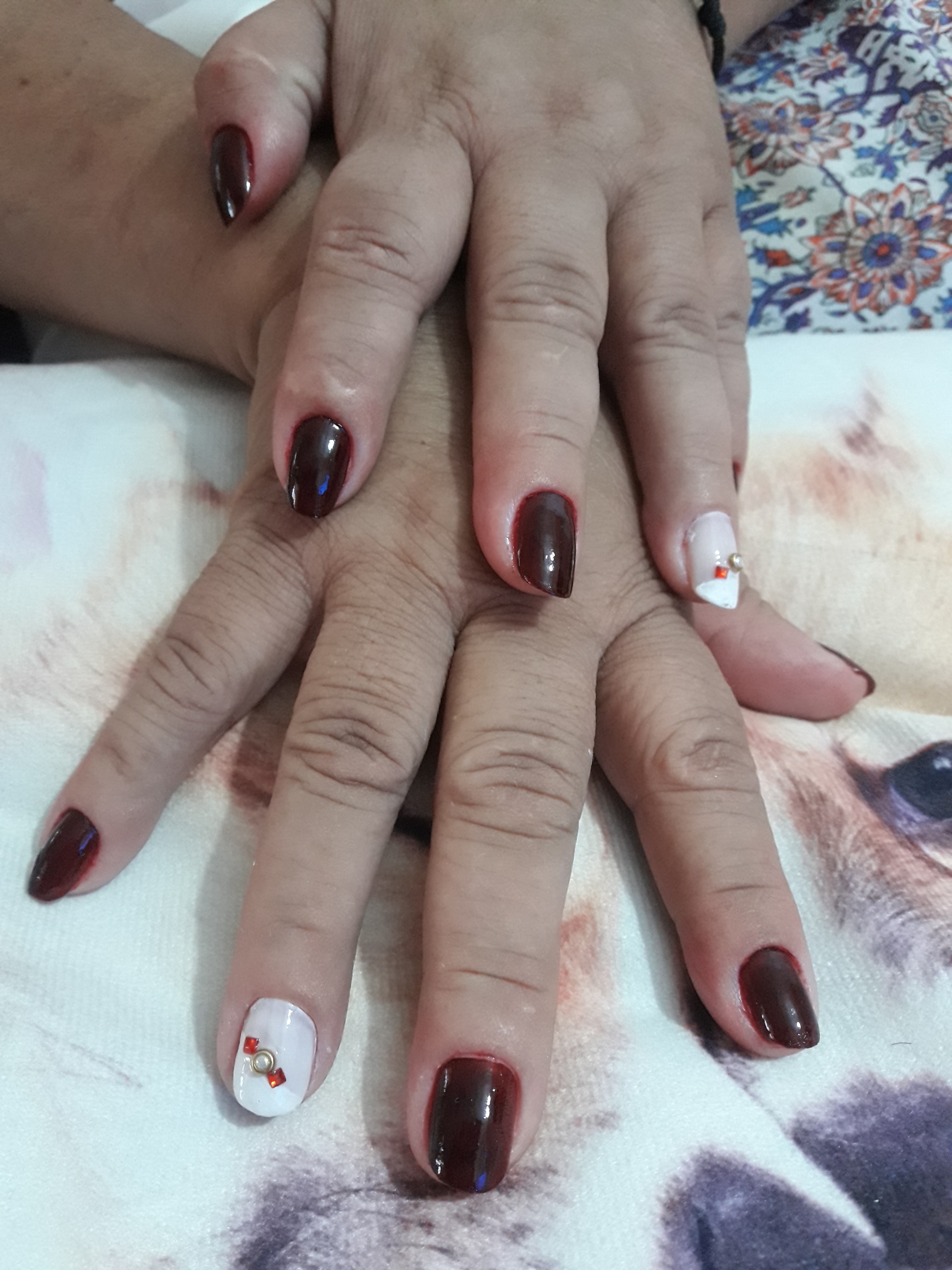 Unha decorada cm pedras!😍💅 unha esteticista manicure e pedicure designer de sobrancelhas