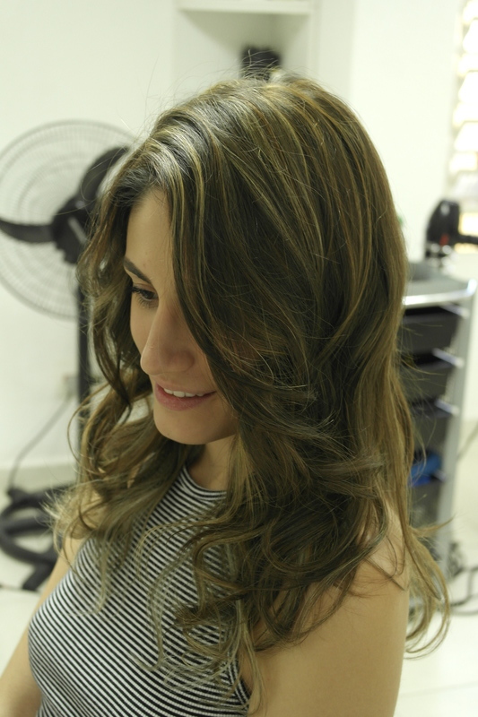 Iluminação com efeito natural.  cabelo cabeleireiro(a)