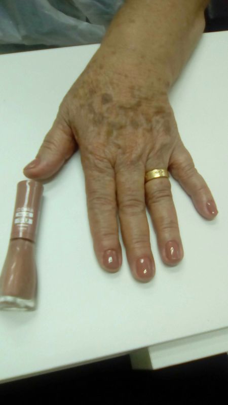 unha manicure e pedicure depilador(a) designer de sobrancelhas barbeiro(a) cabeleireiro(a) recepcionista