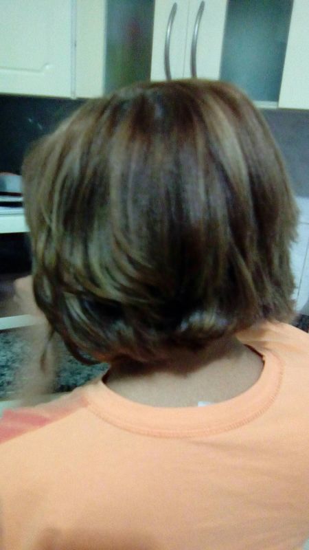 Chanel repicado com base reta e mechado com fundo castanho. cabelo manicure e pedicure depilador(a) designer de sobrancelhas barbeiro(a) cabeleireiro(a) recepcionista