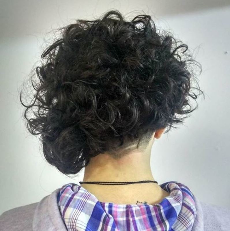 #cachos #cacheado #curlyhair #assimetrico #corteassimetrico #cabeloscacheados  cabelo cabeleireiro(a) stylist / visagista