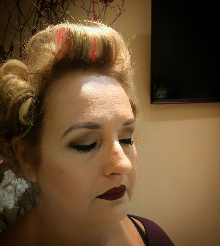 Make pele madura por duda medeiros maquiagem auxiliar cabeleireiro(a) escovista