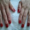 Esmaltação com esmalte cor vermelho.