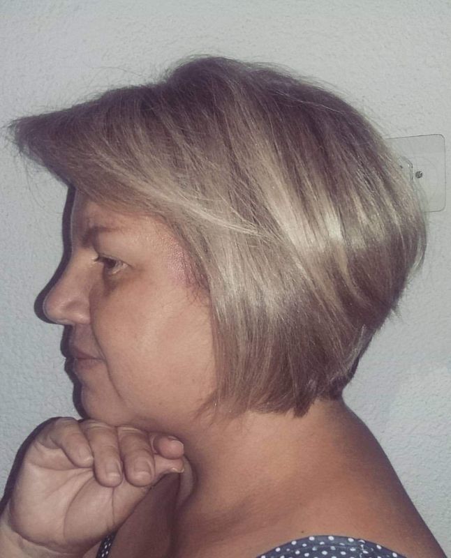 Corte repicado Chanel, luzes, tratamento de redução de volume cabelo cabeleireiro(a) auxiliar cabeleireiro(a) barbeiro(a) escovista stylist / visagista