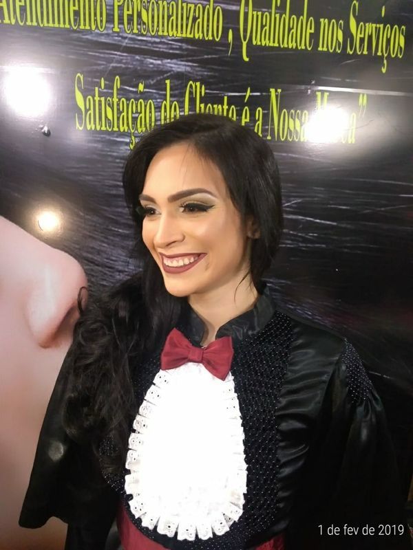 Formanda de Odontologia maquiador(a)