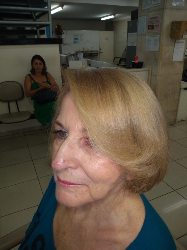 Corte cabelo auxiliar cabeleireiro(a)