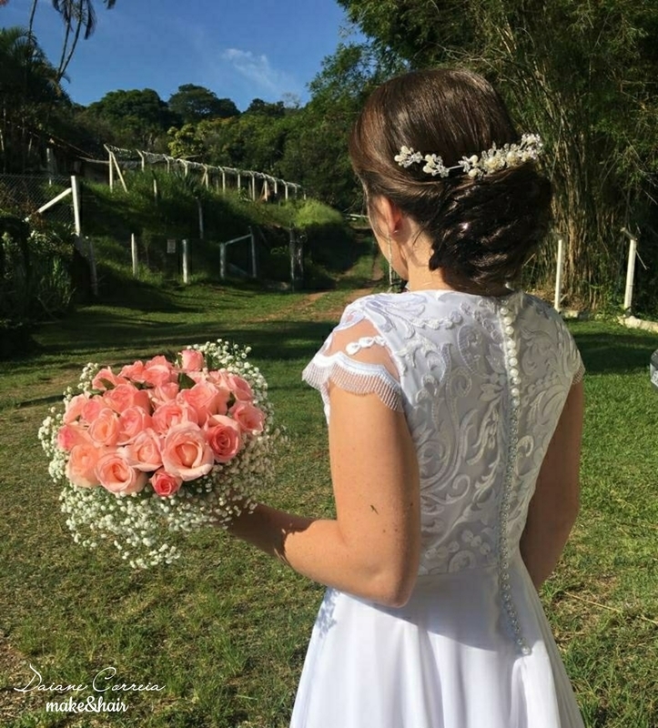 Penteado: coque baixo tramado despojado para noiva do campo cabelo maquiador(a) assistente maquiador(a) manicure e pedicure stylist / visagista outros
