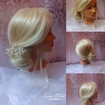 Penteado: coque baixo romântico lateral