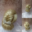 Penteado: coque baixo despojado com traça escama de peixe 
