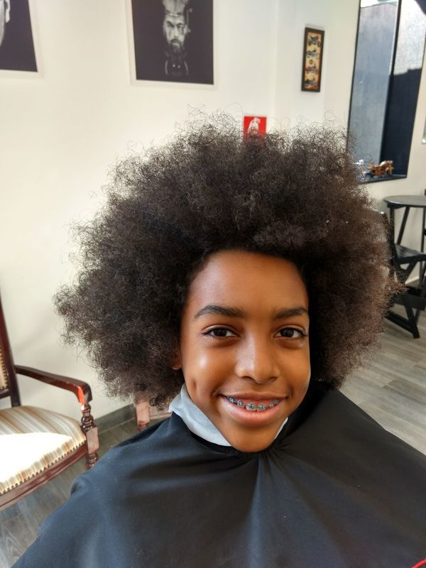 Antes de cortar o cabelo Black, várias pontas sobrando!! barbeiro(a) cabeleireiro(a)