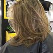 Mechas finas na tonalidade dourado