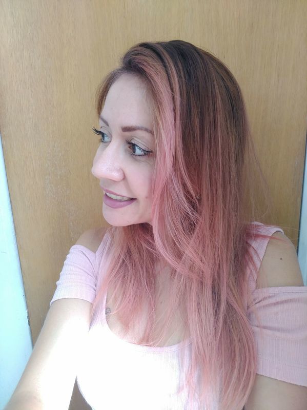 Rosa pastel cabelo auxiliar cabeleireiro(a) maquiador(a)