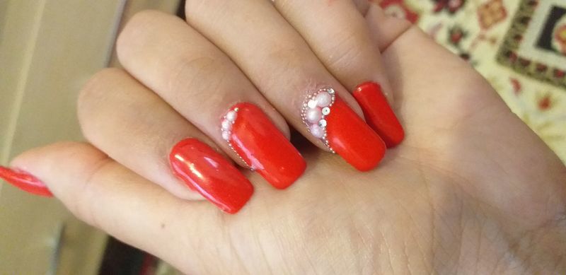 Alongamento em gel , com esmalte em gel com decoração de pedrarias manicure e pedicure