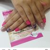 Manicure tradicional com decoração no pincel