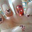 Manicure tradicional com decoração no pincel