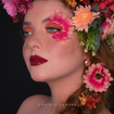 Maquiagem conceitual com temática floral para o Carnaval.