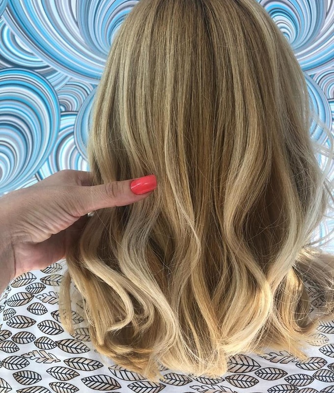 Mechas Gold.  cabelo cabeleireiro(a) maquiador(a)