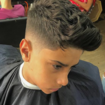 Corte de cabelo FADE com penteado texturizado. 