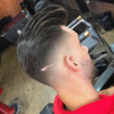 Corte FADE com penteado clássico,  um leve degrade na barba com junção de risco entre cabelo e barba