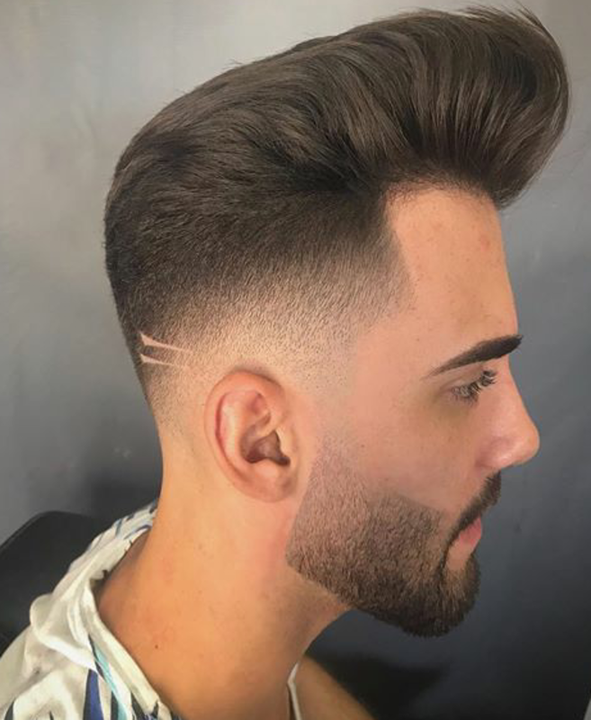 Corte DEGRADE  com penteado pompaudor clássico.  cabelo barbeiro(a) empresário(a) técnico(a) capilar