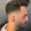 Corte DEGRADE  com penteado pompaudor clássico. 