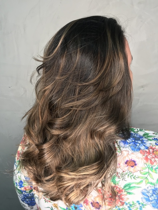 cabelo cabeleireiro(a) maquiador(a)