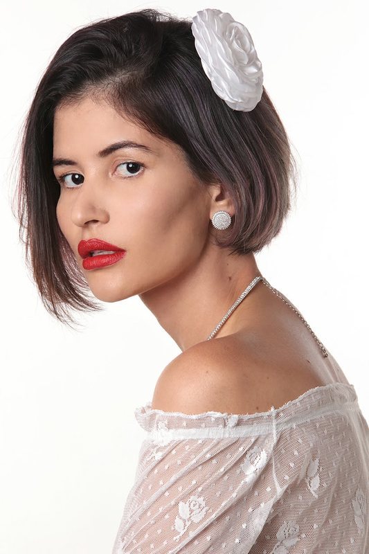 Noiva chique com um clássico que não sai de moda:
Batom Vermelho
#redlipstick #bride #noivas #wedding #casamento #bridemakeup #makeup  maquiagem maquiador(a) assistente maquiador(a) designer de sobrancelhas maquiador(a)