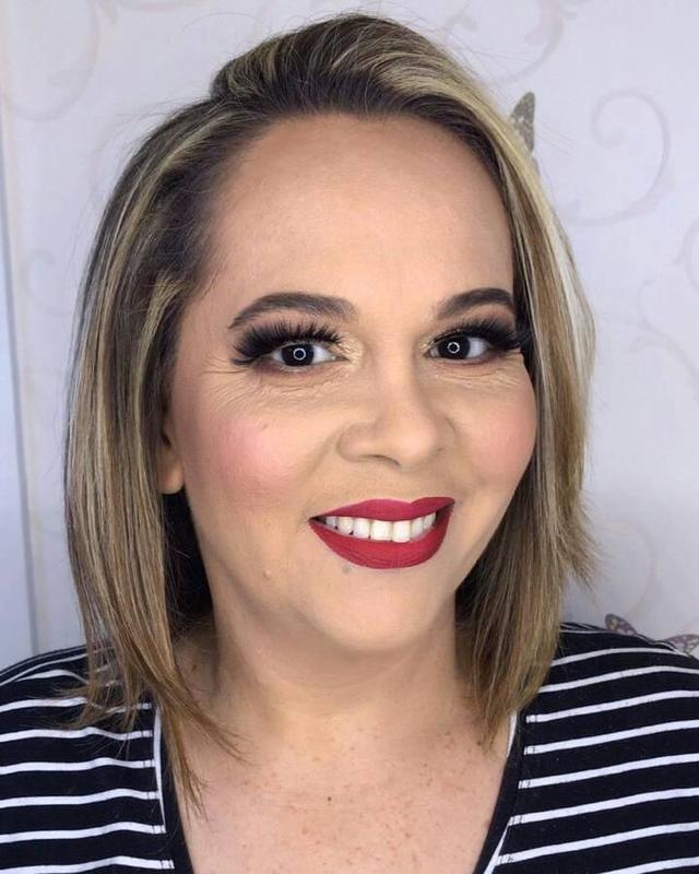 Você merece realçar sua beleza com as melhores técnicas de maquiagem! Contrate nossas profissionais - elas entendem do assunto. maquiagem dermopigmentador(a) designer de sobrancelhas biomédico(a) maquiador(a) outros