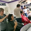 Terminando o treinamento do dia. Eu, cortando cabelo do meu filho e minha esposa cortando o da amiga dela.