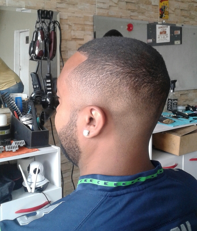 Degradê e Barba.  Top
VEM!!! cabelo recepcionista barbeiro(a) cabeleireiro(a)
