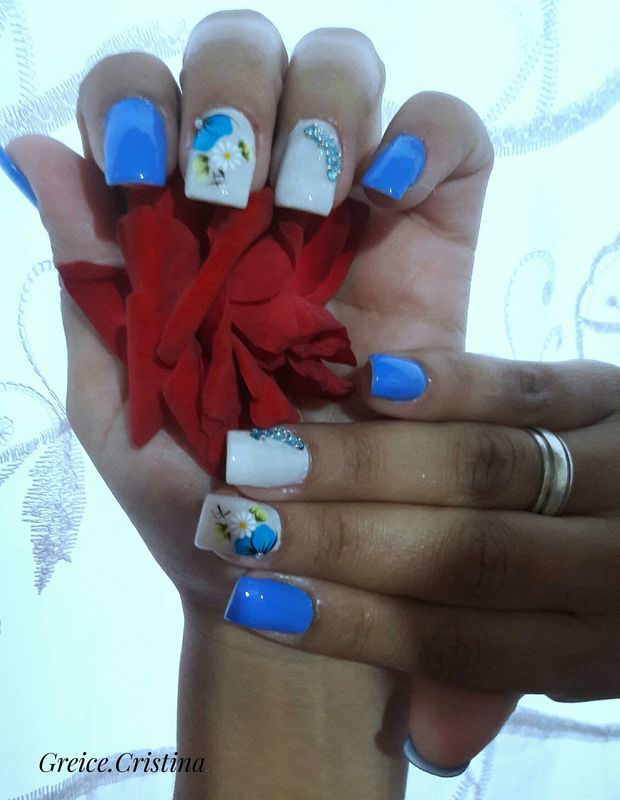 Alongamento de unha gel na tips . unha manicure e pedicure