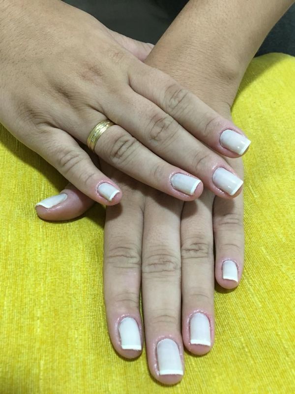 esteticista manicure e pedicure designer de sobrancelhas
