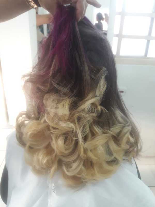 Luzes loira com mecha rosas  cabelo cabeleireiro(a)