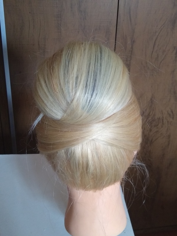 Penteado cabelo cabeleireiro(a) maquiador(a) designer de sobrancelhas