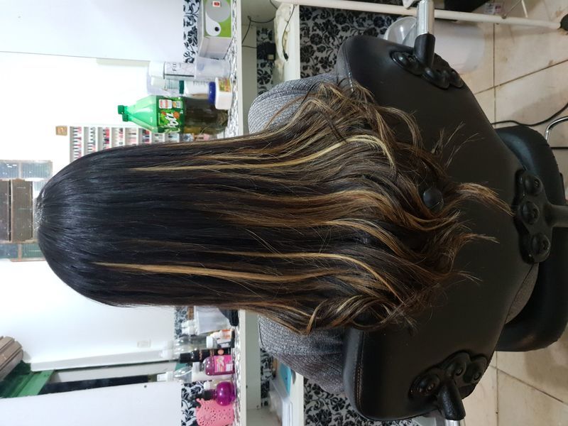 Depois de um tratamento de nutrição e aplicação de mega hair , técnica microlink! Cliente super satisfeita ! cabelo cabeleireiro(a)