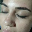 Design com linha egípcia e aplicação de Henna