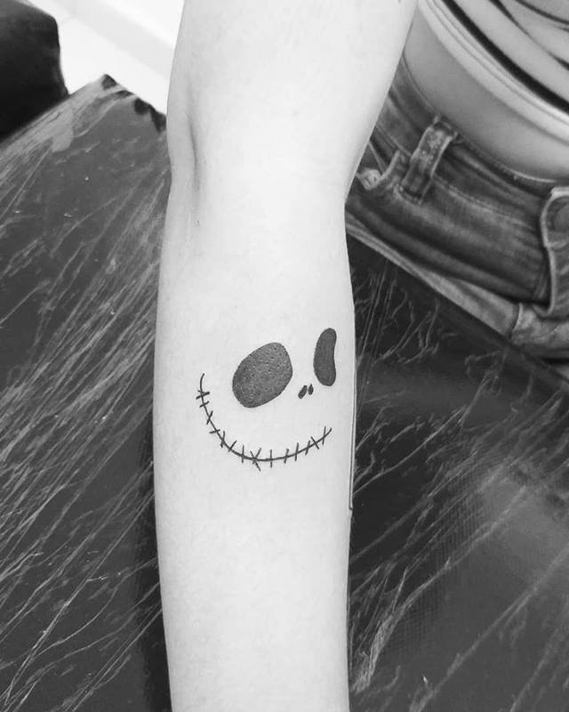 Tattoo Jack - por Daniele Brunelli
@danielebrunelli.tattoo
 #tattoogirls #tattoo #ink #artenapele #tattooink #tattooinked #tattoopiracicaba #instaart #tattooart #bodyart #instatattoo #tattoobrasil #tattoolife #tattoolove #piracicaba #piracicabatattoo #tattooed  #tattoofeminina #danielebrunellitattoo #tattoojack outros empresário(a) micropigmentador(a)
