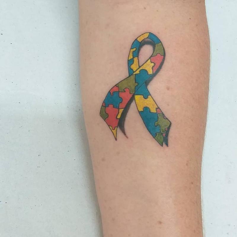 Tattoo laço autismo-  por Daniele Brunelli
@danielebrunelli.tattoo
#esefosseseufilho #tattoogirls #tattoo #ink #artenapele #tattooink #tattooinked #tattoopiracicaba #instaart #tattooart #bodyart #instatattoo #tattoobrasil #tattoolife #tattoolove #piracicaba #piracicabatattoo #tattooed  #tattoofeminina #danielebrunellitattoo#tattoolaçoautismo outros empresário(a) micropigmentador(a)