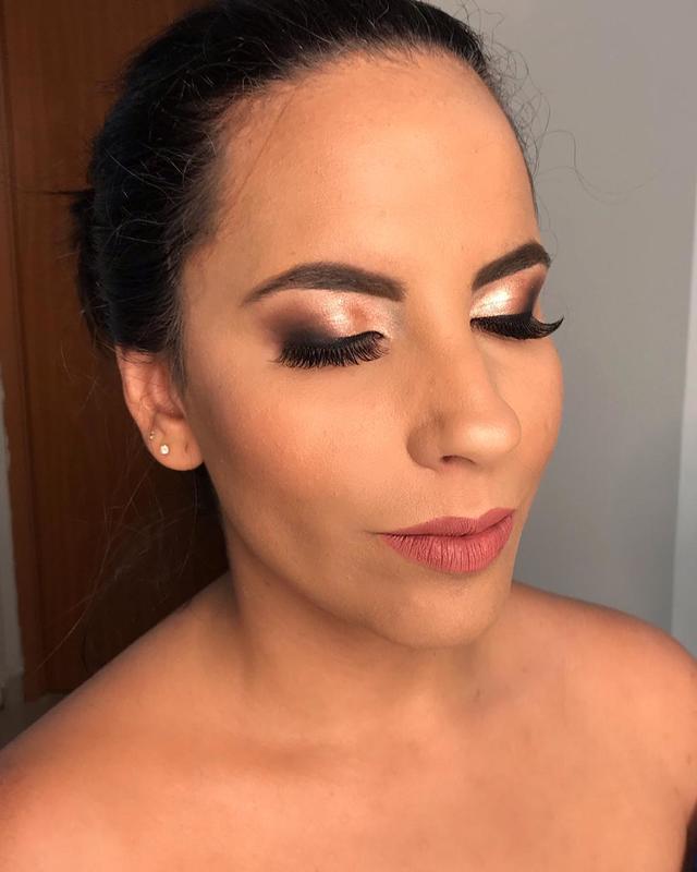 Esfumado diagonal lindo para noivas #nathalyferrarimake maquiagem maquiador(a) designer de sobrancelhas