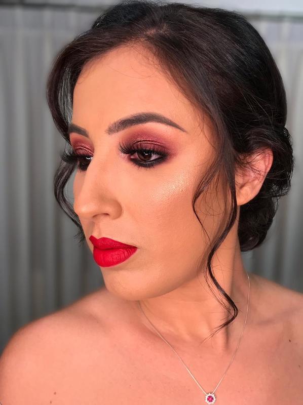 Smokey glam em cliente, penteado é do Everton Angelotto  #nathalyferrarimake maquiagem maquiador(a) designer de sobrancelhas