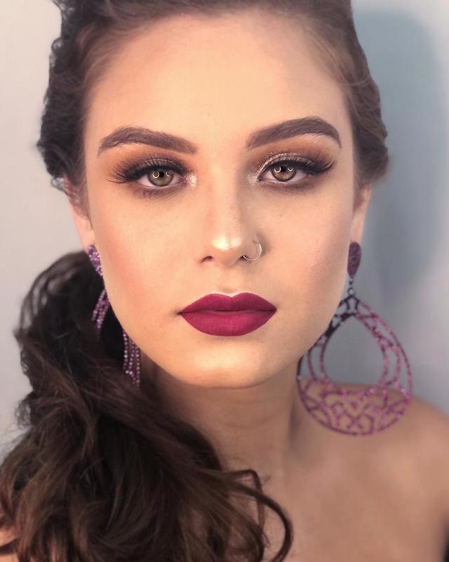 Maquiagem glam, penteado Everton Angelotto  #nathalyferrarimake maquiagem maquiador(a) designer de sobrancelhas