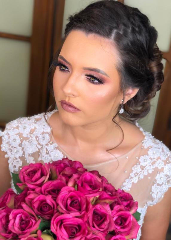 Maquiagem noiva iluminada, penteado Everton Angelotto  #nathalyferrarimake maquiagem para noiva em Salto maquiagem maquiador(a) designer de sobrancelhas
