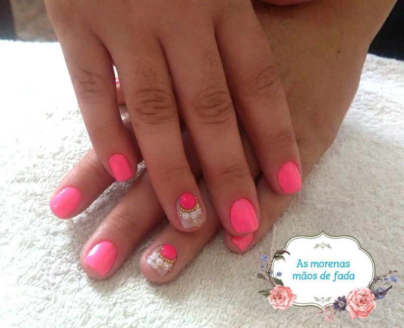Unhas bafonica com uma linda joias cor de rosa 😍💅 manicure e pedicure