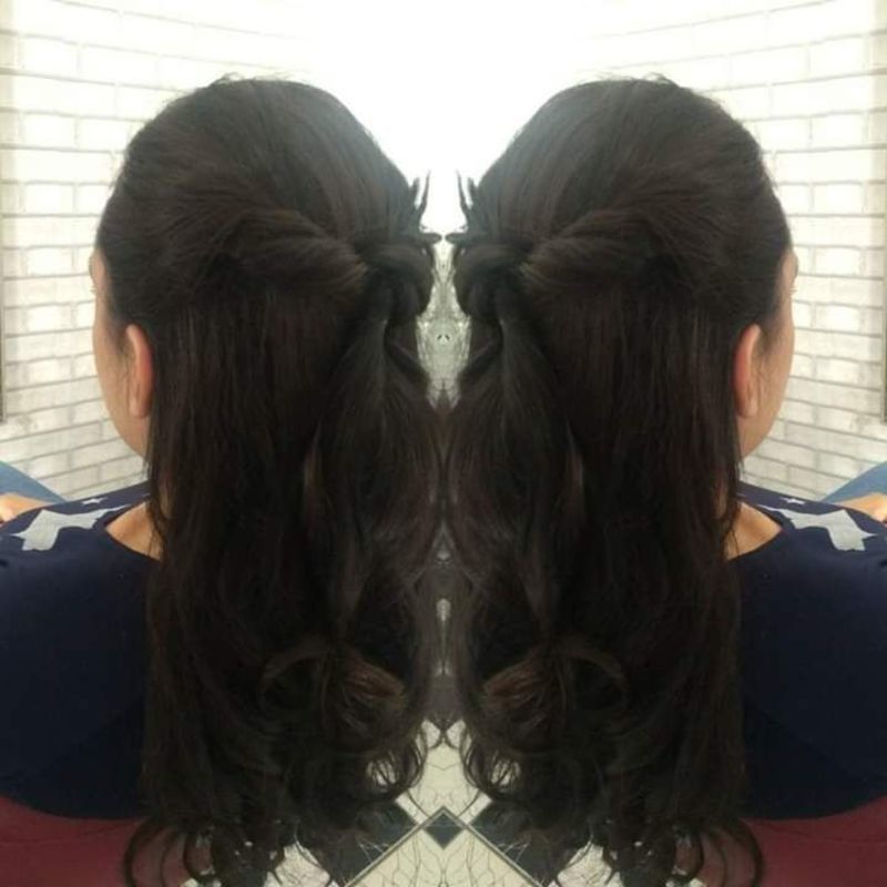Aquele penteado semi preso simples mas elegante. cabeleireiro(a) maquiador(a)