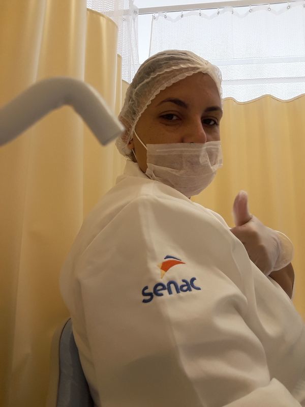 Pronta pra atender, vamos lá??🤗 estética esteticista manicure e pedicure designer de sobrancelhas