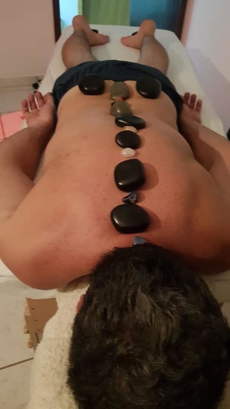 Massagem com pedras quentes e relaxamento outros massoterapeuta aromaterapeuta quiropraxista acupunturista outros